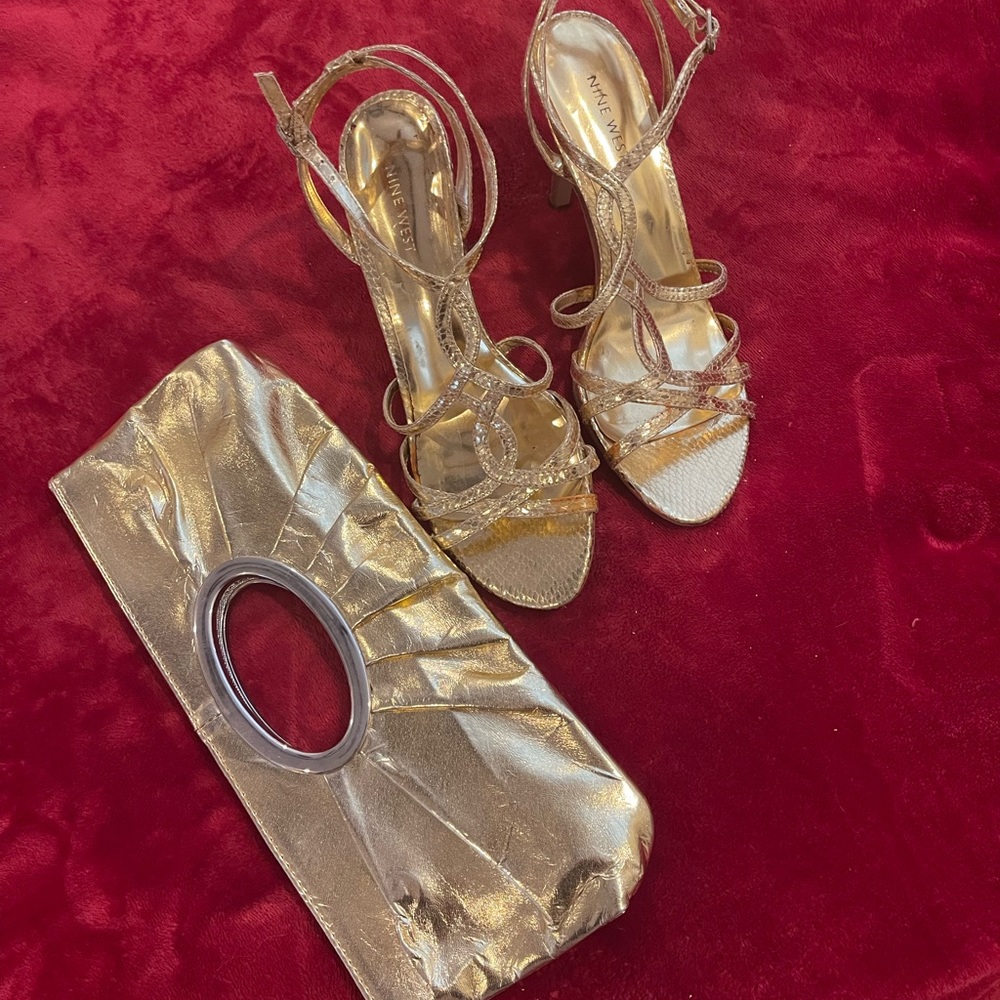 Gold sandals with a clutch